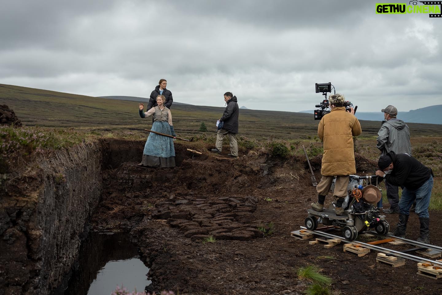 Ari Wegner - 2K Likes - “We wanted to find a way to inject colour and life wherever we could, and to avoid the film being too visually depressing. 'The Wonder' is also a story about a potential miracle and Lib is very full of life and energy, so we wanted colour to play a big role – such as Lib’s vivid blue dress, the green walls and the vibrance of the fire light.
“We also did a lot of planning about curtains, shutters, specific wall colours and how shiny they should be. The sets were designed with these kind of lumpy, shiny green walls so they would appear both green and golden in the parts where they reflected the lamp and firelight.”
Ari Wegner ASC ACS on achieving the unique colour palette of 'The Wonder'.
Swipe for BTS and read the full interview via the link in bio.
📸: Netflix/Aidan Monaghan
-
@ariwegner #FlorencePugh #TheWonder #cinema #film #dop #filmmaking #cinematography #BritishCinematographer #movies