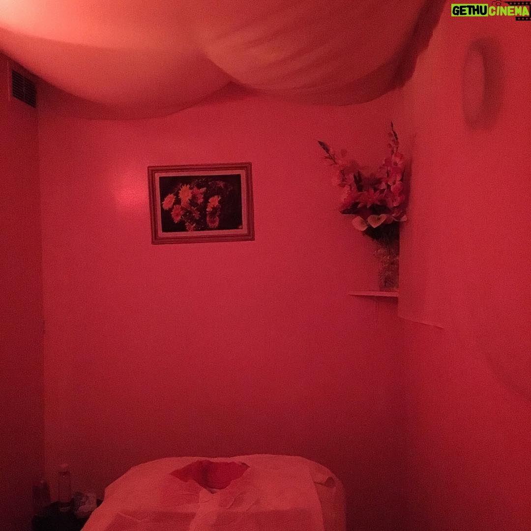 Ari Wegner - 160 Likes - London massage, setting the bar high....