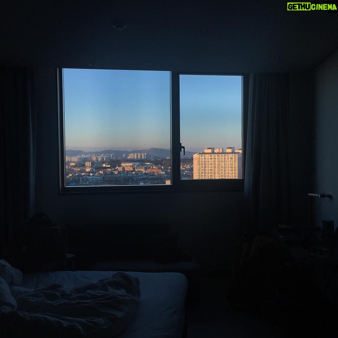 Ari Wegner - 309 Likes - Gypsy Lyf....Hotel morningz... 2016 finish line in sight ☺️