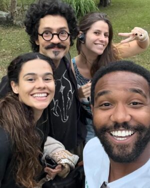 Arianne Botelho Instagram - Hoje eu me despeço da minha MARIA. 
E esse post é pra falar da experiência incrível que foi dar vida pra ela!  Ainda tô processando tudo o que eu vivi nesse trabalho e o tanto que a Maria me exigiu em todos os sentidos. Minha primeira protagonista no cinema foi extremamente intensa, divertida, espoleta, forte, ousada, surpreendente, com uma carga emocional fortíssima, cheia de camadas e nuances que fez com que eu me desmembrasse em muitas para dar tudo o que ela precisava em cada cena. 
Foi lindo, emocionante e sei que vai deixar muitas saudades. Já está dando! 
Maria foi um presente! Desses trabalhos que a gente enche os olhos quando fala sobre. 
Que da brilho nos olhos e esquenta o coração! 
Que maravilhoso viver tudo isso ao lado de tanta gente incrível! 
Aliás, o próximo post é dedicado a cada um que fez parte dessa aventura! ❤️‍🔥
#cinemanacional #cinemabrasileiro #aprisioneira #cinema #atrizbrasileira
