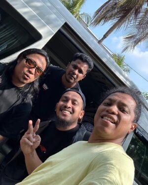 Arie Kriting Instagram - Jogja, kita on the way ke sana ya. 🥰

Menurut kalian, Mamat Al Katiri bawa bekal apa?