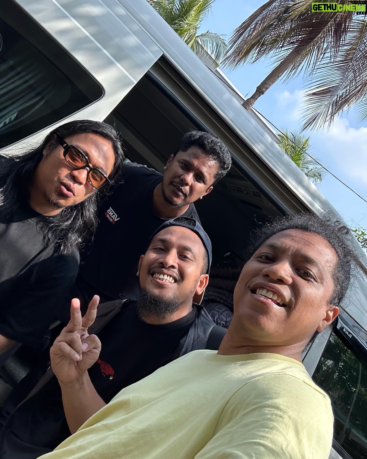 Arie Kriting - 60.1K Likes - Jogja, kita on the way ke sana ya. 🥰
Menurut kalian, Mamat Al Katiri bawa bekal apa?