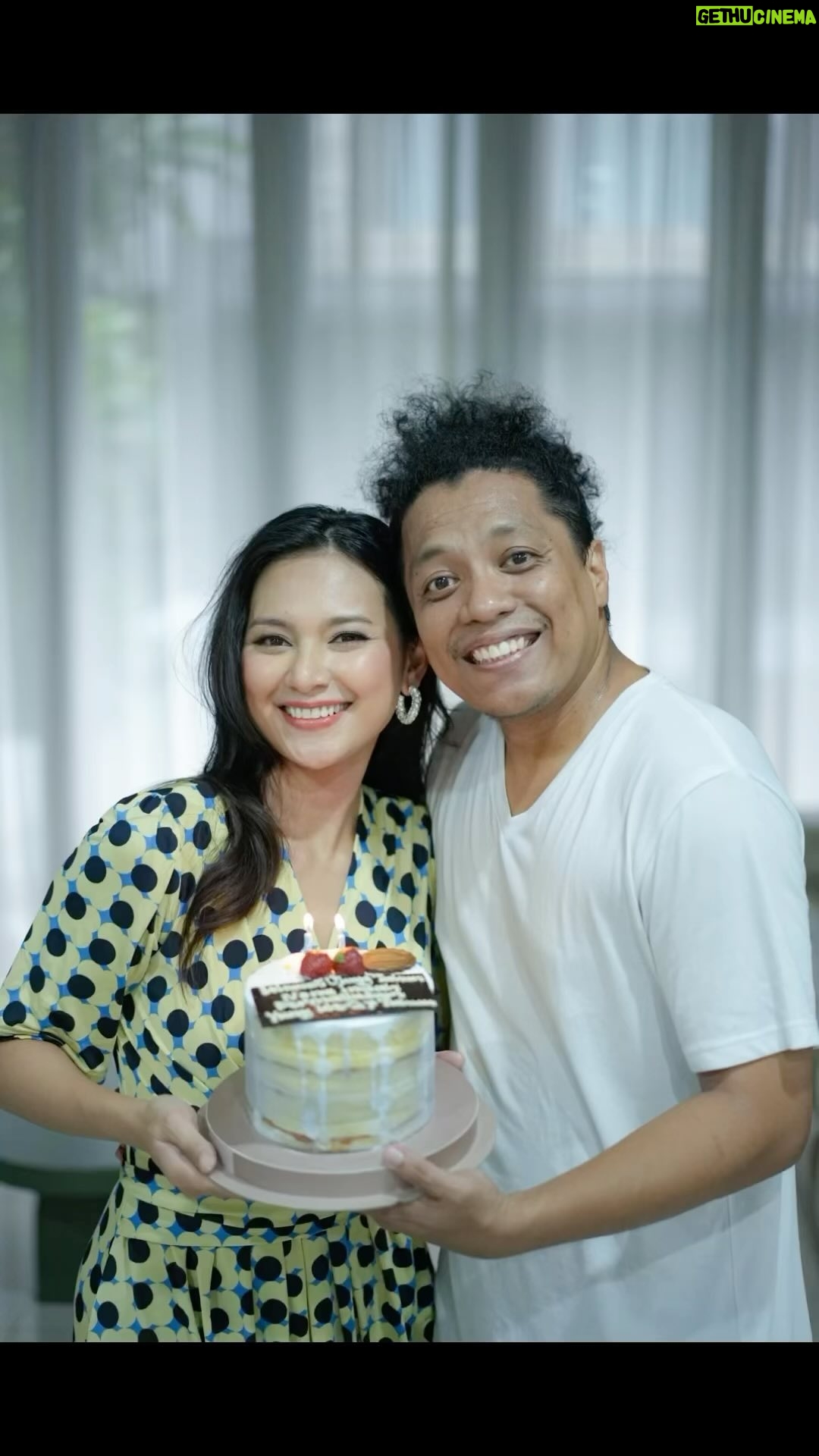 Arie Kriting - 13.4K Likes - SELAMAT ULANG TAHUN NONA @indahpermatas š„° Semoga panjang usia, sehat selalu dan banyak bahagia. Pasti tidak setiap saat kebahagiaan itu datang, tapi semoga saja lebih banyak bahagianya. Bahkan saat cobaan dan tantangan kehidupan hadir, semoga saja tetap bisa mencari celah bahagianya. Kamu happy? Pasti sih, kan lagi happy birthday. š„°