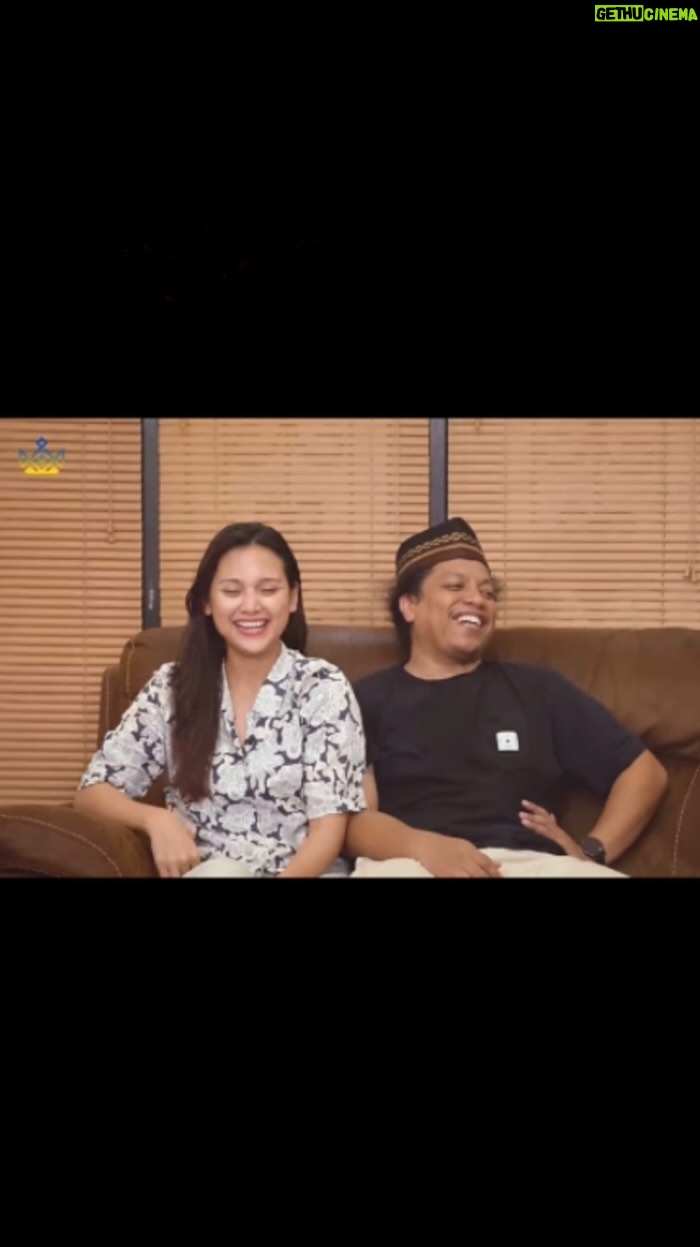 Arie Kriting - 43.6K Likes - Satu yang paling bikin saya sayang sama manusia ini. Nona itu paling jaga saya punya perasaan. Tapi tidak bikin hubungan harus jadi kaku dan takut pasangan baper.
.
Sulit untuk membayangkan, bagaimana kebahagiaan bisa hadir kalau tidak bisa bersenda gurau dengan pasangan hidup.
.
Mungkin penting untuk mencari pasangan yang punya selera humor setara, agar ceria kehidupan cintamu. š„°
Terima kasih ya Nona @indahpermatas š„°šš½