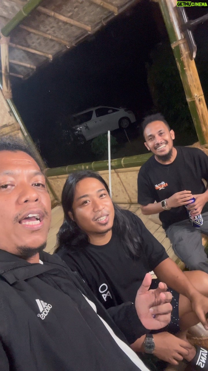 Arie Kriting - 41.2K Likes - Pemilu sudah kelar, kita berkumpul lagi karena berbeda pilihan itu bukan untuk bermusuhan. āŗļøšš½