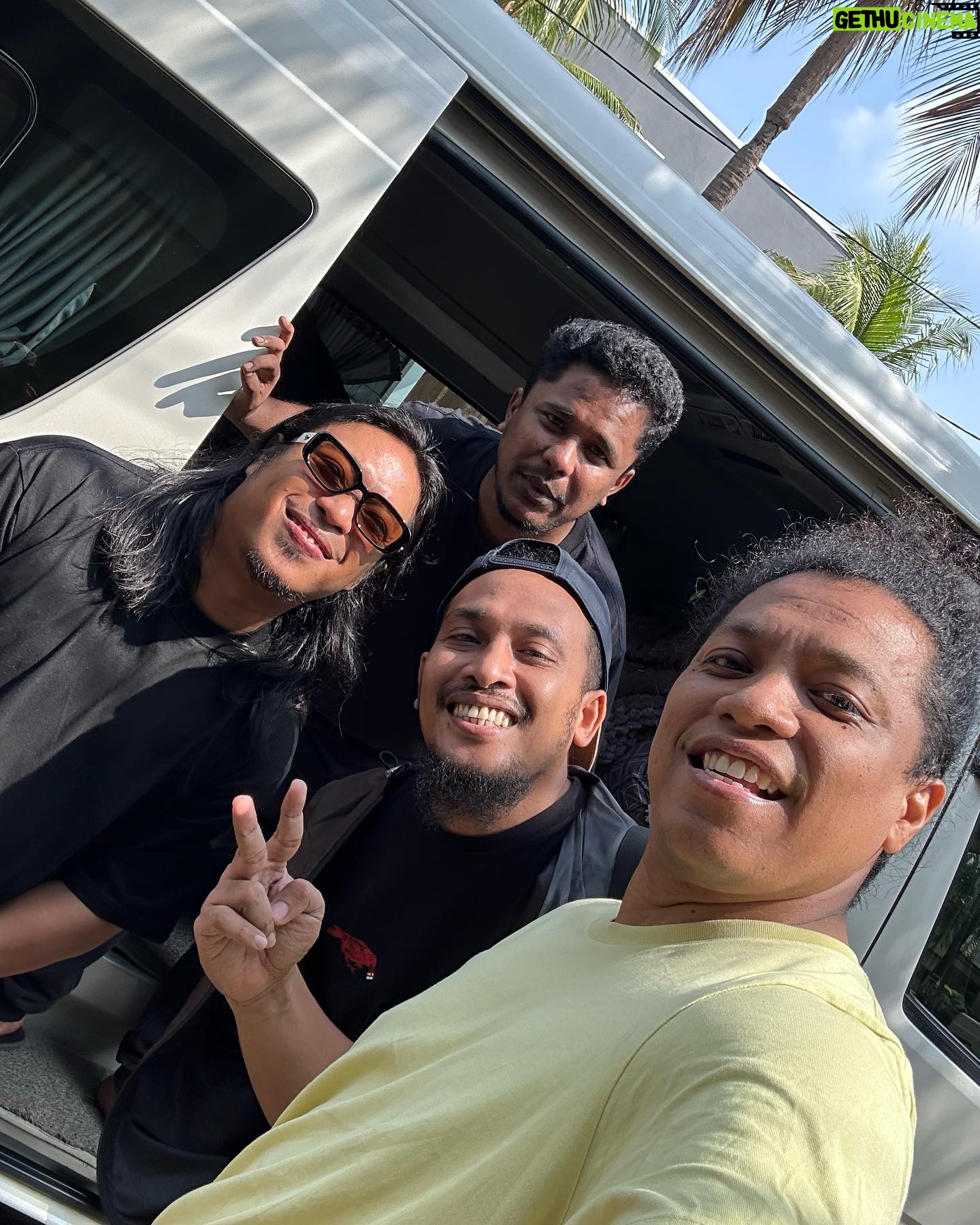 Arie Kriting - 60.1K Likes - Jogja, kita on the way ke sana ya. 🥰
Menurut kalian, Mamat Al Katiri bawa bekal apa?