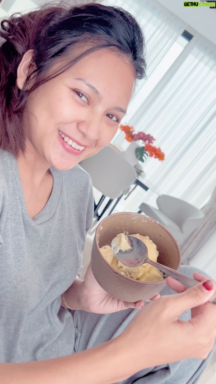 Arie Kriting - 47.7K Likes - Udah beberapa hari perempuan ini merawat kami. Kuat sekali dirimu itu hey @indahpermatas š„°šš½