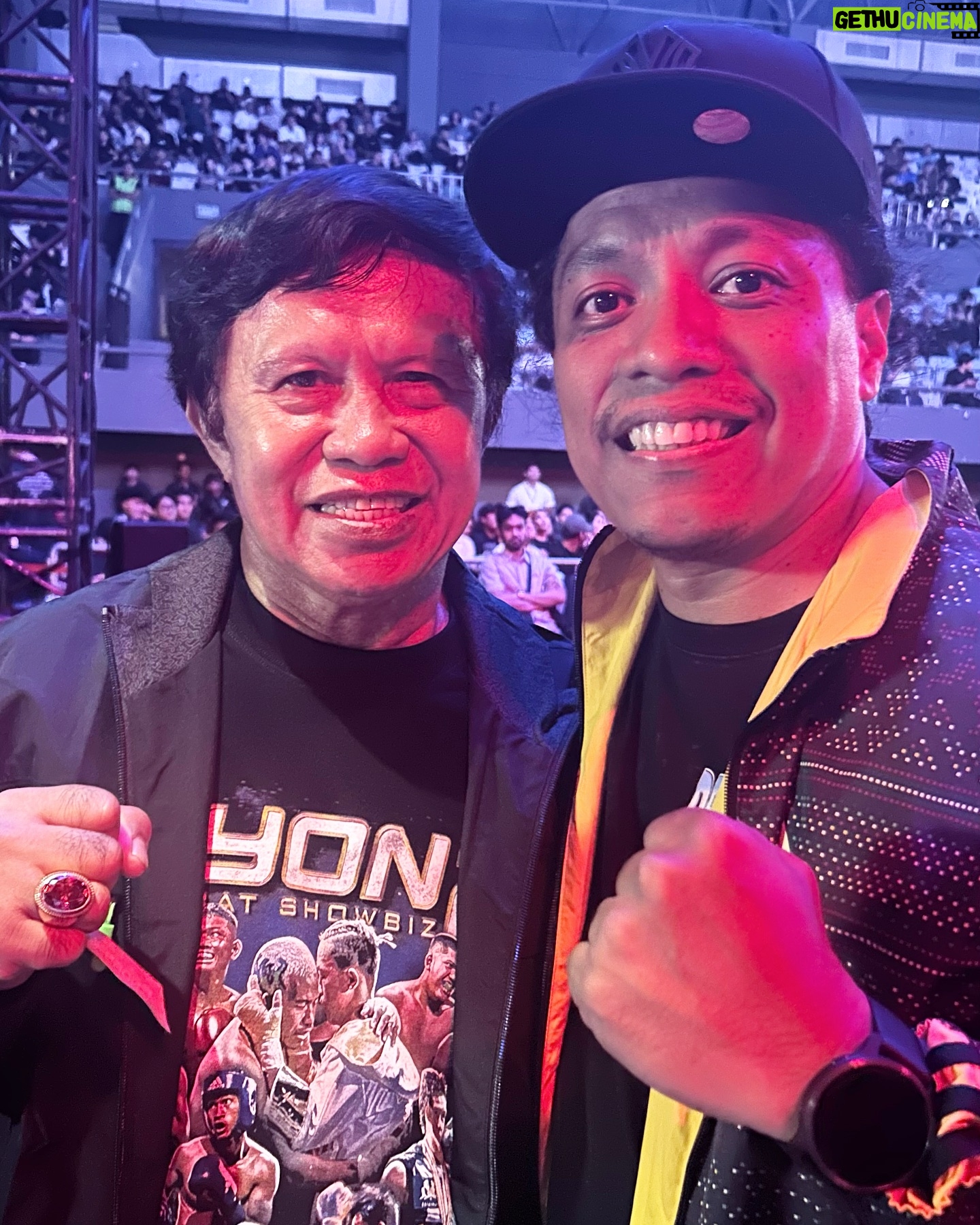 Arie Kriting - 20.2K Likes - Dulu masih kecil sekitar 1991 saya mengingat ada lirik lagu pas kita lagi maen,
Rambo, Rambo, Rambo Jago Tembak!
Elly, Elly, Elly Jago Tinju!
Komando, komando, komando cabut nyawa.
Gak tahu itu lagu datang dari mana.
Yang pasti Om Ellyas Pical @ellyas_pical sebegitu berpengaruh bahkan sampai ke anak-anak kecil.
Sehat selalu Sang Legenda, Ellyas Pical.