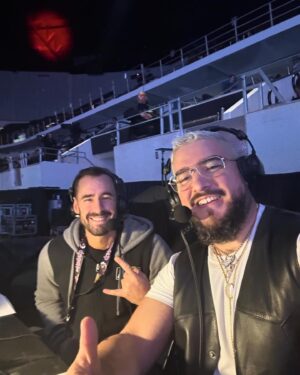 Ariel Levy Instagram - Trayéndoles la excelencia de la lucha libre estadounidense con la anticipación de #AEWRevolution en menos de 24 horas ‼️ 💥 

Esta noche, me toca narrar con el compa @ariel_levy por primera vez en #AEWCollision papá❗️🎙️ 

La transmisión inicia a las 8/7c 📺