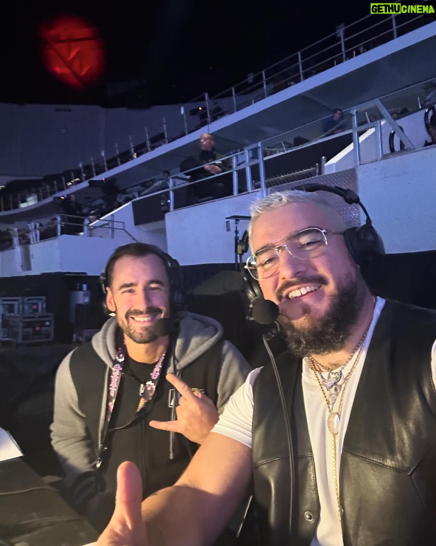 Ariel Levy - 286 Likes - Trayéndoles la excelencia de la lucha libre estadounidense con la anticipación de #AEWRevolution en menos de 24 horas ‼️ 💥
Esta noche, me toca narrar con el compa @ariel_levy por primera vez en #AEWCollision papá❗️🎙️
La transmisión inicia a las 8/7c 📺