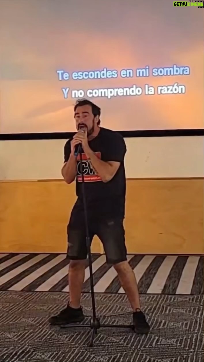 Ariel Levy - 745 Likes - Karaoke world heavyweight champion.
Great Thursday at @unbrandedbrewing
🎥: @c3nafan