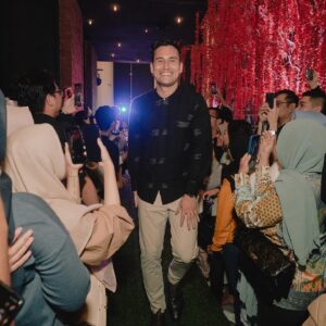 Arifin Putra Instagram - Malam minggu di Gala Premiere #PasutriGaje . Thank you so much untuk semua yang uda datang dan terutama @officialfinions_ yang akhirnya ngumpul lagi!