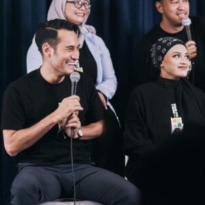 Arifin Putra Instagram - @arifinputra_ saat Press Conference Series “ Name For A Band “yang akan tayang 9 Juni mendatang di @comikaid 

@gamilaarief @pandji.pragiwaksono @kukuhya @patragumala @adrianoqalbi @randydanistha @miekeshrrr 

Di tunggu yaaa !!! 

#pressconference #series #comicaid #actor
