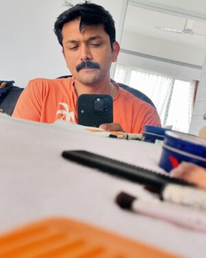 Arifin Shuvo Instagram - ভাবলাম কি আর হবে….তুলি এক খান ফটো…

পৃথিবী কে জনাইয়া দেই যে আমি 

“ মোছে ভাতে বাঙালি🫡🇧🇩