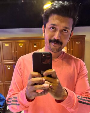 Arifin Shuvo Instagram - Dating myself 🙂‍↔️