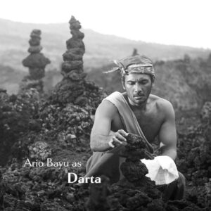 Ario Bayu Instagram - @bayu_ario berperan sebagai Darta, pria miskin dari keluarga pengrajin bambu yang jatuh cinta dengan Sinta. Setelah mendapatkan penolakan karena strata ekonominya, ia melakukan perjanjian dengan Raja Kera untuk mendapatkan kekayaan secara instan. 

Samsara cine-concert bisa kamu saksikan di @esplanadesingapore pada 10 Mei 2024. Segera dapatkan tiketnya dan amankan kursimu! 

Pesan tiketmu segera:
bit.ly/SAMSARAEsplanade

atau klik link pada bio!
___________________________

Ario Bayu plays Darta, a poor man from a family of bamboo craftsmen who falls in love with Sinta. After being rejected due to his economic status, he made an occult agreement with the Monkey King to gain instant wealth.

Samsara cine-concert will be showcased at @esplanadesingapore on May 10, 2024. Get your tickets now and secure your seat!

Book your tickets now:
bit.ly/SAMSARAEsplanade

or click the link on our bio!

#Samsara #FilmSamsara #SamsaraCineconcert #SilentMovie #BlackandWhiteMovie