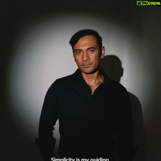 Ario Bayu - 2.5K Likes - To accomplish my performance aspirations, I must be able to adapt quickly to my roles. Similar to this Ultra Slim and Ultra Light smartphone, it's highly versatile and has successfully enhanced my journey. #vivoXFold3Pro is now officially available. #BeyondExcellence