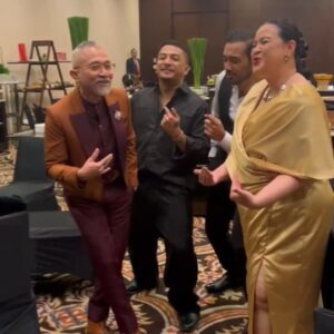 Ario Bayu Instagram - Keseruan behind the scenes persiapan premiere Nightmares and Daydreams dimana gw dan Sal pertama kenalan 2.5 tahun yang lalu shooting bareng di episode satu berjudul: Old House. Dan sampe sekarang kita semua ngefans berat!! Gw sangat beruntung bisa terus berkolaborasi bersama seniman-seniman hebat Indonesia!