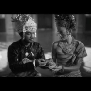 Ario Bayu Instagram - OFFICIAL TEASER TRAILER SAMSARA
Sebuah kisah tentang ketamakan manusia atas dasar cinta, hingga rela melakukan hal-hal mistis demi mendapatkan keinginannya.

Darta, seorang pria jelata dari keluarga pengrajin bambu, jatuh cinta pada Sinta, yang berasal dari keluarga bangsawan kaya raya. Setelah mengalami penolakan dari orang tua Sinta, Darta mencari jalan pintas melalui perjanjian mistis yang ia lakukan dengan Raja Monyet, demi mendapatkan kekayaan dan bisa meminang kekasihnya, tanpa peduli konsekuensinya terhadap masa depan mereka kelak.

Samsara cine-concert, sebuah karya terbaru dari sutradara @garin_film. Film bisu hitam putih dengan live gamelan orkestra dari @wy_sudirana @gamelan_yuganada dan elektronik musik dari @kasimyn @icanharem @gabbermodusoperandi, berlatar Bali pada awal abad ke-20 ini akan tayang untuk pertama kali di @esplanadesingapore, 10 Mei 2024! 

@cineriafilms @garinworkshop @lynxfilms @silurbarongco @pusbangfilm @purikauhanubud

Samsara Cast & Crew:
@bayu_ario @julietburnett @bagusbang @valentinepayenwicaksono @cok_sawitri @umamidori @sikosetyanto, I Ketut Arini, I Wayan Wira Kusuma

@almostgita @aldoswastia @bayu_ario @robohare @cynthiaiskandar @jalaadolphus @retno_damayanti @vidasylvia @batarago @dayuaryadayuani @bumibajra.id @julietburnett @sikosetyanto @iskandarloedin @raipendet @bajalaras @suara88 beck_sparrow @ichamelissa707 @sudarta.gusti.9 @dinarrizkianti @thalykasih @rnoverio @dwipayana_ida_made @pradilagaluh @seorang_puthut @lisyajasman @cempakacha @guspangsua @dhitahelvi @dodeksukahet @adytrubbik @penyu_adi @dimaskibo @cam_a_m @muhanyy @danu_prasd @ibn.msh @halloditt @mahijasenaa @paramakesawa @okubojasmine @Hardyanaputu @bimo_psetyo @khayalania @masemjah @cempakacha @boy_ariyandhi @slebor_penganggeart @danihuda @pickyanita @fadil.aril @susimalinda_ @anggaramahendra @yulianaputra @wayanupadana_studio