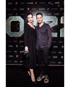 Aristarkh Venes Instagram - Премьера «20/22». Очаровательные @dash_ku и @evgenia_ymnai и мой боевой [жук] друг @igorogurtsov13