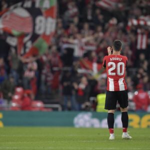 Aritz Aduriz Instagram - Bizipen asko, emozio asko. Niretzat Kopa amaitu da San Mamesen, baina ametsak zutik dirau. Deseando que llegue el partido de vuelta.
.
#athletic #BiziAmetsa #Koparenbila #AA20