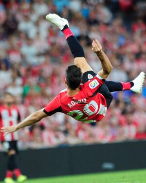 Aritz Aduriz Instagram - 💭 Recuerdos de un #AthleticBarça

Gol ahaztezina. 

#AthleticClub 🦁