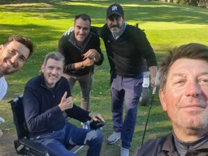 Aritz Aduriz Instagram - Un placer participar en el torneo de golf para recaudar fondos en beneficio de @fmiquelvalls, y sobre todo otra nueva lección de vida por parte de #JuanCarlosUnzue. Mirar a las dificultades desde el optimismo. Somos privilegiados y muchas veces no nos damos ni cuenta. Eskertzeko bizitza ikasgaia eta gizarte osoarentzat erronka. #ELA