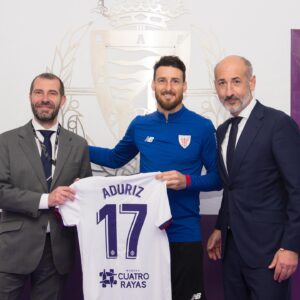 Aritz Aduriz Instagram - Despedida de un campo que me ayudó a crecer como futbolista. Siempre agradecido. ¡Muchas gracias Real Valladolid! por el detalle y toda la suerte 🍀 en el futuro. #Pucela #AA20