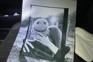 Arkano Instagram - Esto es por y para ti, @alazneaurreko.

Solo tú y yo sabemos lo que hemos pasado, las vueltas que hemos dado hasta llegar hasta aquí y cómo hemos construido cada paso juntos.

No sé si habrán parejas idílicas. Nosotros no lo somos pero, gracias a lo que hemos luchado y la fe que hemos tenido en nuestro amor, hemos convertido desafíos en oportunidades y hemos encontrado en el otro la fuerza para superarlo todo.

1000 TANQUES es mi forma de decirte que te amo más de lo que las palabras pueden expresar. Lo nuestro es indestructible, mi vida🤍

Al resto del mundo: espero que disfrutéis de esta canción y os sirva para identificaros con todo aquello que amáis y amaréis siempre aunque vengan con 1000 tanques.
