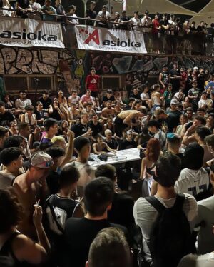 Arkano Instagram - Ayer bajé al parque a compartir con las auténticas bestias que están creando la vanguardia del freestyle. Cada vez estoy más seguro de que en el futuro se estudiará este movimiento y vosotros marcáis otra época. Un honor haber sido jurado de la @generalrrap y mi admiración a lo que estáis haciendo, estáis locos💗💗💗