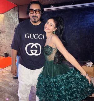 Arko Pravo Mukherjee Instagram - @arko.pravo.mukherjee  sir on my birthday birthday 😊 thank you so much for coming made me happy a lot 
Thank you @mikasingh ji for giving me this amazing big birthday party ever 🥳 which I’m gonna remember lifetime ❤️