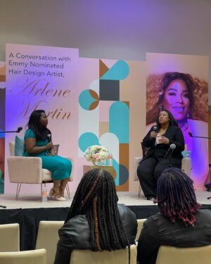 Arlene Martin Instagram - Blessings all around me… My God! Thank you to all who came out to be inspired tonight! No words can express the amazing spirit that was in this room! Thank you! #BlessedForever