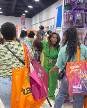 Arlene Martin Instagram - Day two at the World @naturalhairshow where I am representing @palmers Amino Bonding Complex! I had a complete blast both days meeting such beautiful people! Can’t wait to see your beautiful faces in different cities in the coming months!