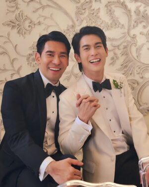 Arm Sappanyoo Panatkool Instagram - ดีใจมากที่ได้เป็นส่วนหนึ่งในงาน #POEMsomethingBlue Wedding Showcase 💙💙 เข้าใจแล้วว่าความรู้สึกของการเดินออกมาในฐานะคู่แต่งงานจริงมันเป็นยังไง 🤭🫣
.
ขอบคุณพี่ฌอน @sean_poem น้องจูน @junniechanya และทีม Poem ทุกคนครับ @poem_official @poem_menswear