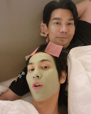 Arm Sappanyoo Panatkool Instagram - เมื่อเราเดินออกมาจากห้องน้ำ คำแรกที่พี่พอร์ชพูดคือ "นี่ชั้นมีแฟนเป็น Shrek หรอ??" 🫣🤢🙄 รบกวนขอความเป็นธรรมด้วยครับคุณผู้ชม