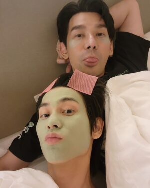 Arm Sappanyoo Panatkool Instagram - เมื่อเราเดินออกมาจากห้องน้ำ คำแรกที่พี่พอร์ชพูดคือ "นี่ชั้นมีแฟนเป็น Shrek หรอ??" 🫣🤢🙄 รบกวนขอความเป็นธรรมด้วยครับคุณผู้ชม