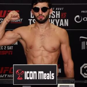 Arman Tsarukyan Instagram - ⚖️ @Arm_011 показал на весах 70,53 кг! #UFCAustin