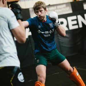 Arnold Allen Instagram - Chipping away as always

Locked in @davis.clarke

@laminemersch.media 📷

#UFC304