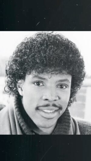 Arsenio Hall Instagram - Election Year: The Jheri Curl vs. The Jerry Curl #comingtoamerica #queenshumor #vote 💈