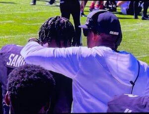 Arsenio Hall Instagram - First time I ever welled 😢 up 
during a college football game. 
I guess it’s … “personal”❗️😂
Congratulations @cubuffs, AGAIN! 
@welloffmedia 🏈 @deionsanders