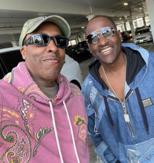 Arsenio Hall Instagram - Lunch with My My My brother.
The great @realjohnnygill22!
We are the only animals at the table.
@crossroadskitchen 🥗 🌱 🥑