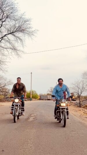 Arshad Warsi Instagram - And that’s a schedule wrap! As you can see both the Jollys had a jolly good time in Rajasthan.

#JollyLLB3 @sirsubhashkapoor 
@starstudios @kangratalkies
#BikramDuggal @dkh09
@jollynarenkumar