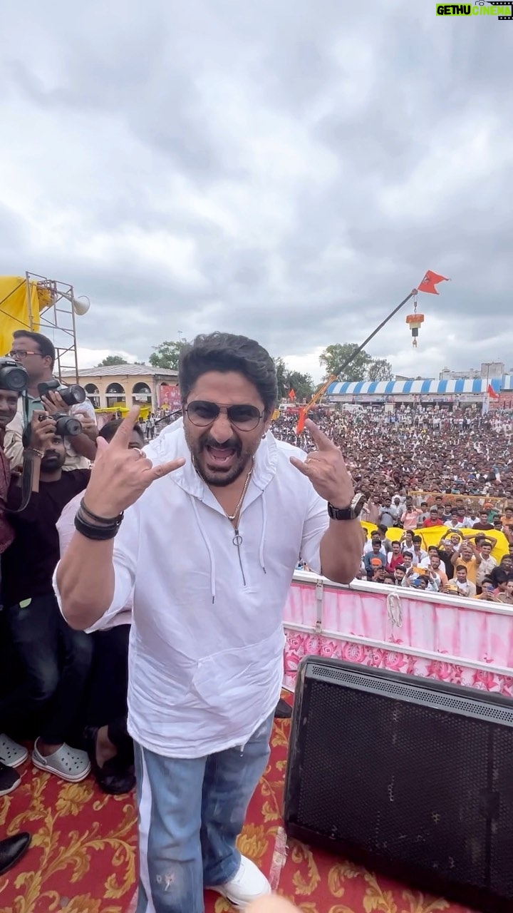Arshad Warsi - 153.3K Likes - This is all I need.. lots and lots of love
Thank you Paratwada #Amravati
