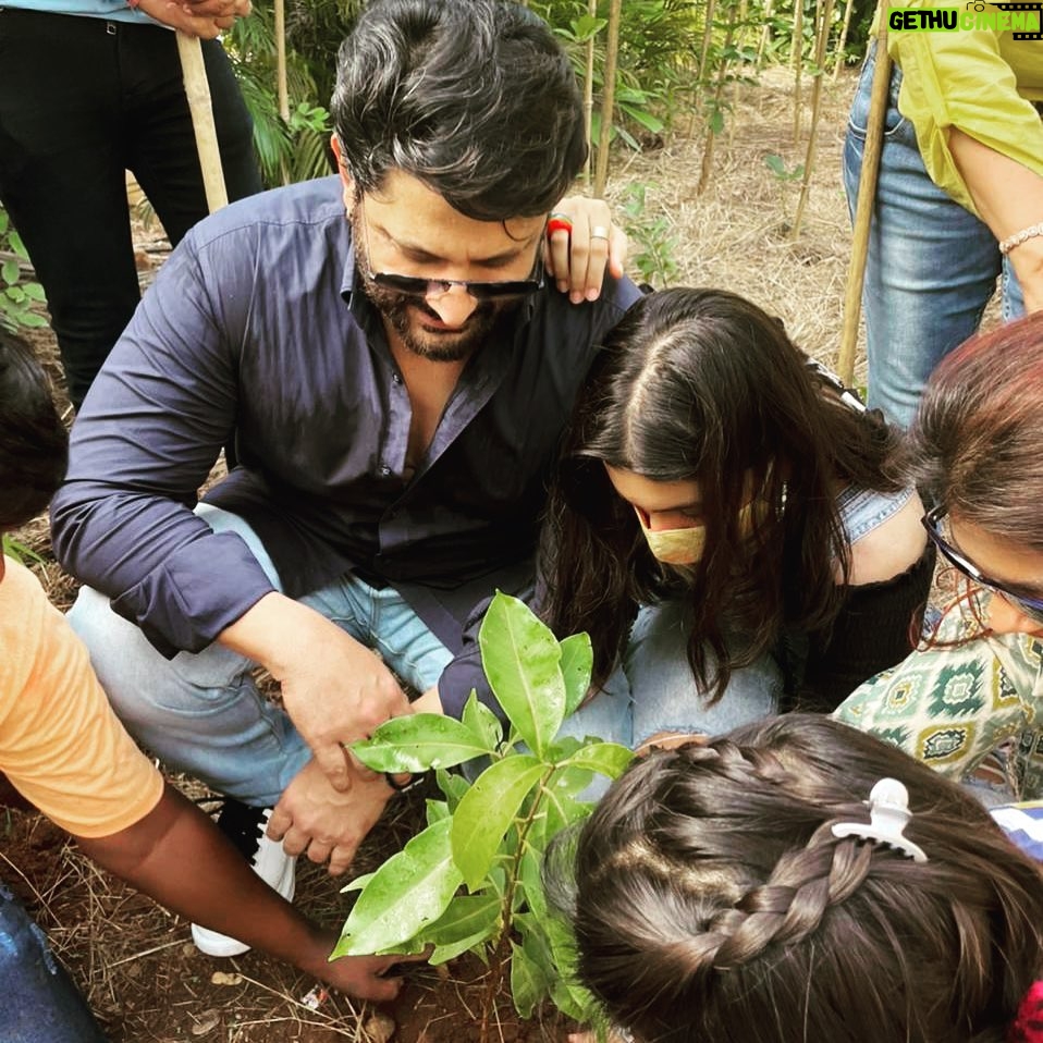 Arshad Warsi - 48.2K Likes - Planted some trees with my little Zene for a Miyawaki forest at Juhuā¦