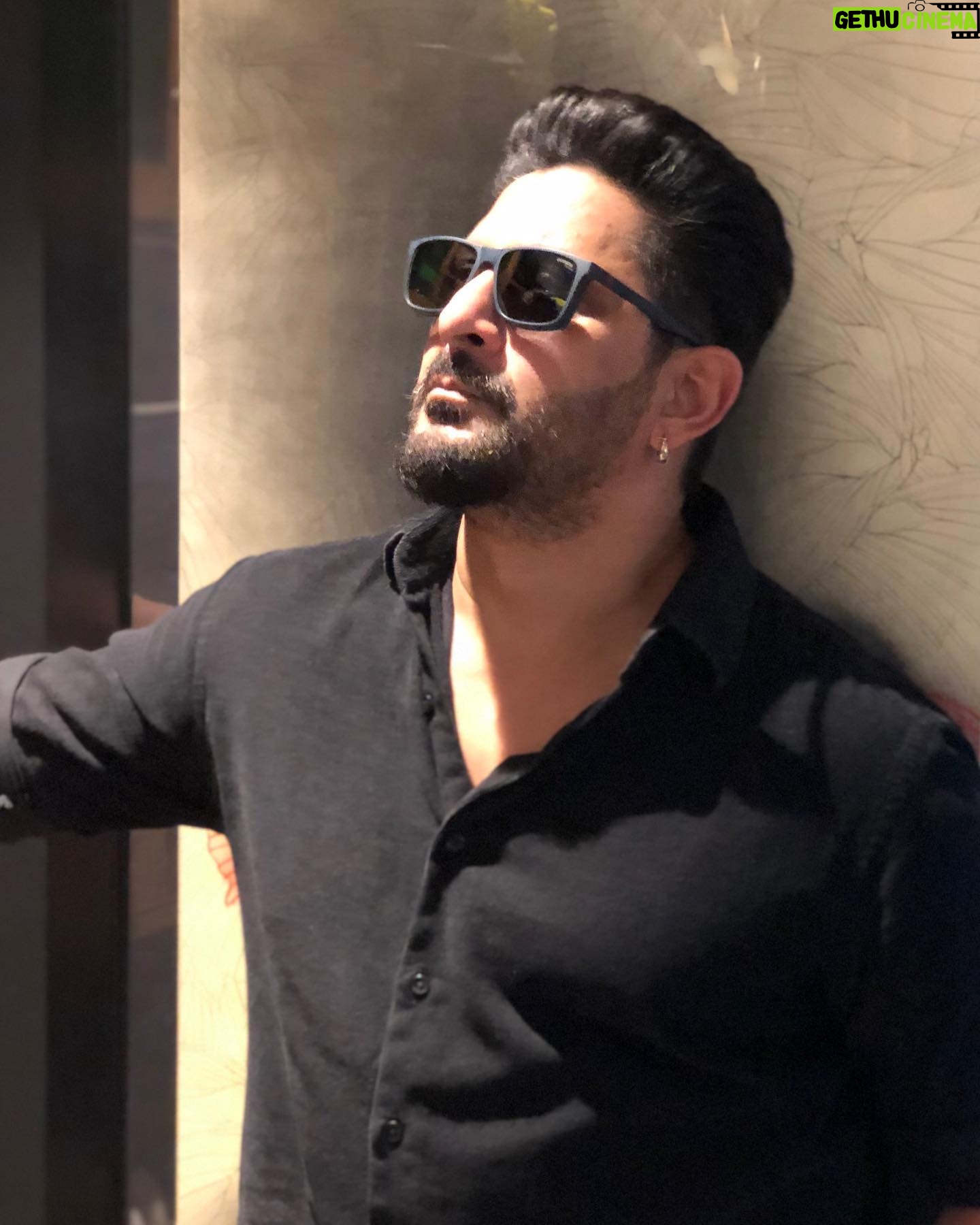 Arshad Warsi - 69.8K Likes - Deep thought but donāt know how deep.. thank god I can swim š