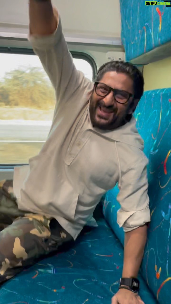 Arshad Warsi - 149.1K Likes - I love train journeys 𤣠#BachchanPandey