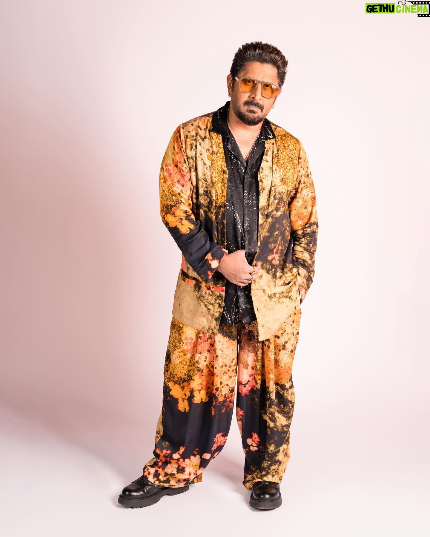 Arshad Warsi - 55.1K Likes - My kind of clothes, cool, comfy & funky, just like me
Styled by: @prynkamundada
Outfit: @tilbyav
Shot by: @anurag8055
Managed: @aahutee @mediavantage