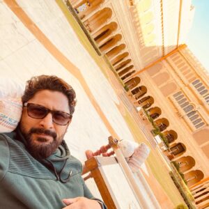 Arshad Warsi Instagram - Making the most of my off day #bachchanpandey