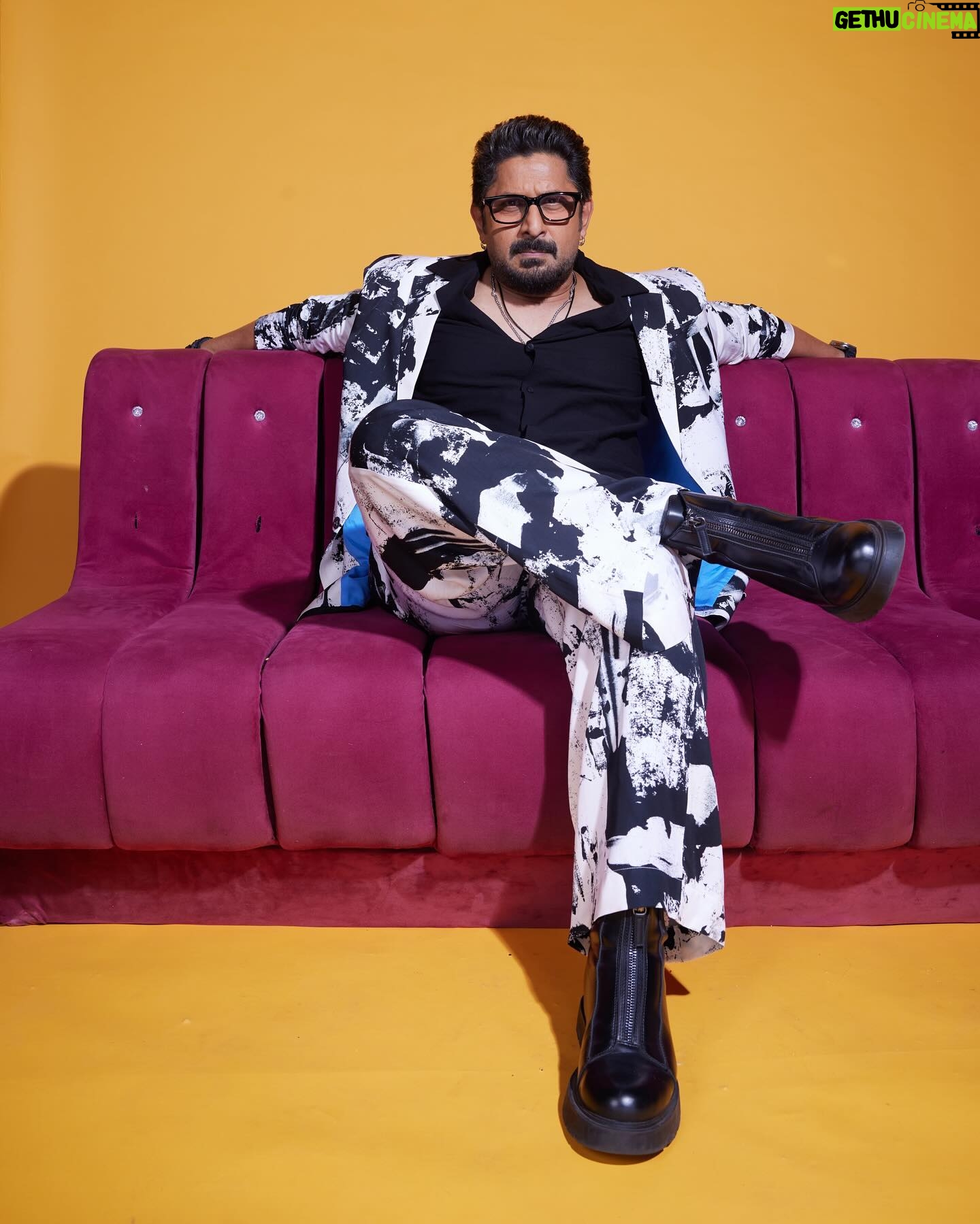 Arshad Warsi - 38.8K Likes - Gangster š
Styled by: @prynkamundada
Outfit: @advait_in
Shot by: @aditya.iiq
Managed by: @aahutee @mediavantage