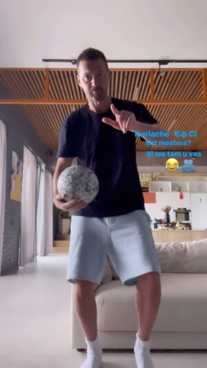 Artem Milevskyi Instagram - Pozitiva vsem i dobra🫂!!,gde vi tam igraete ?😂😂😂 @fc_kuryache_